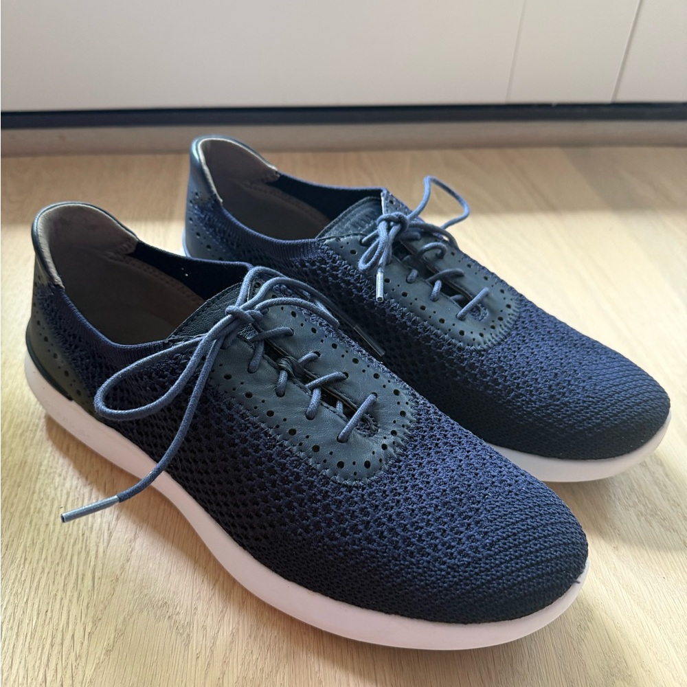 COLE HAAN women’s Navy Grand snickers